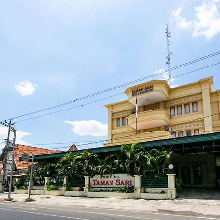 Reddoorz Plus Near Alun Alun Karanganyar Solo Zewnętrze zdjęcie