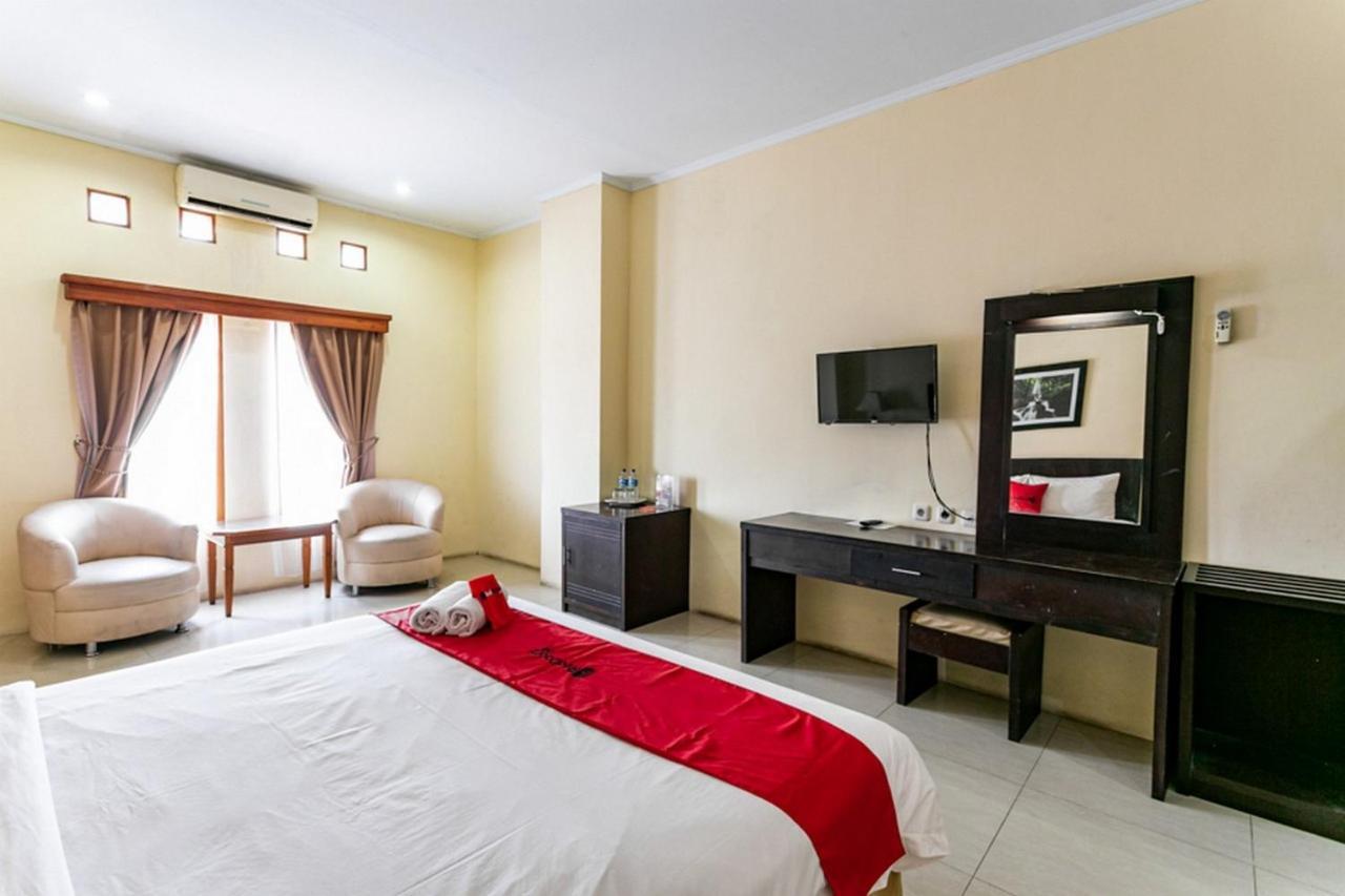 Reddoorz Plus Near Alun Alun Karanganyar Solo Zewnętrze zdjęcie