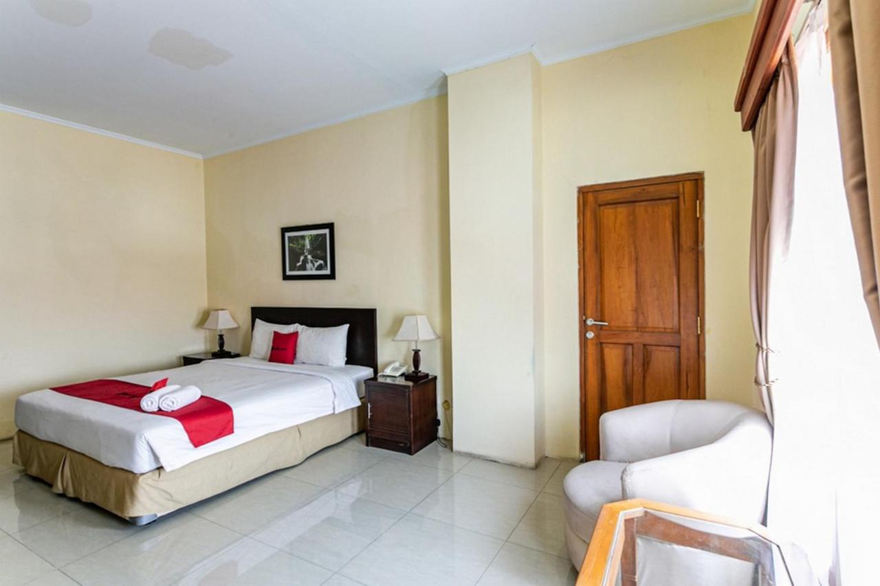 Reddoorz Plus Near Alun Alun Karanganyar Solo Zewnętrze zdjęcie