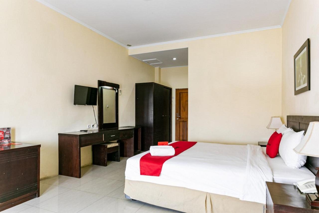 Reddoorz Plus Near Alun Alun Karanganyar Solo Zewnętrze zdjęcie