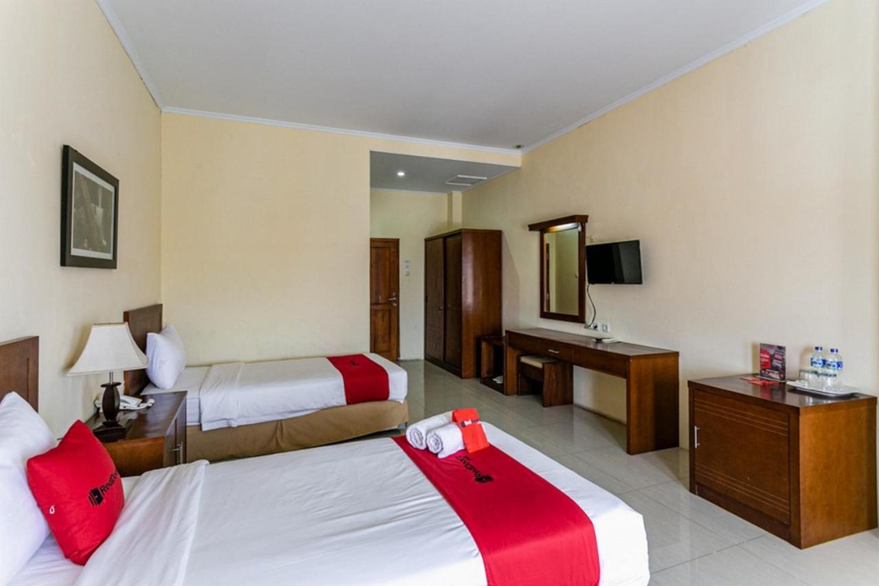 Reddoorz Plus Near Alun Alun Karanganyar Solo Zewnętrze zdjęcie