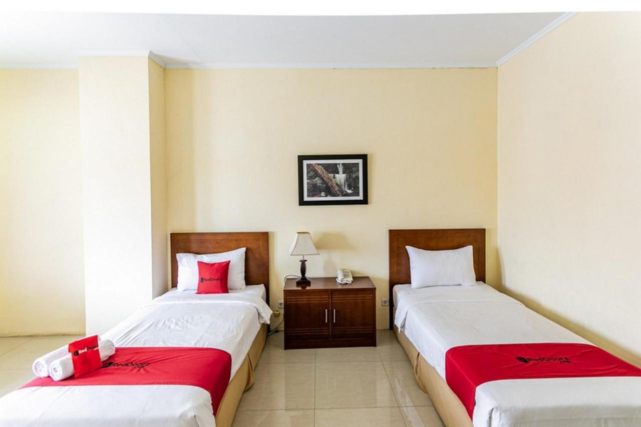 Reddoorz Plus Near Alun Alun Karanganyar Solo Zewnętrze zdjęcie