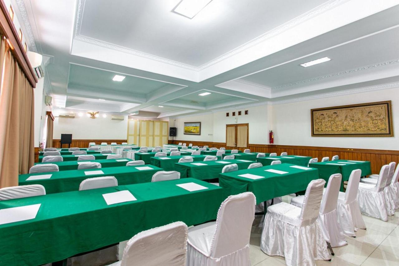 Reddoorz Plus Near Alun Alun Karanganyar Solo Zewnętrze zdjęcie