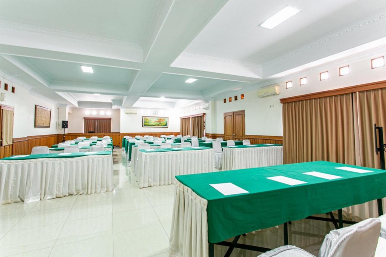 Reddoorz Plus Near Alun Alun Karanganyar Solo Zewnętrze zdjęcie
