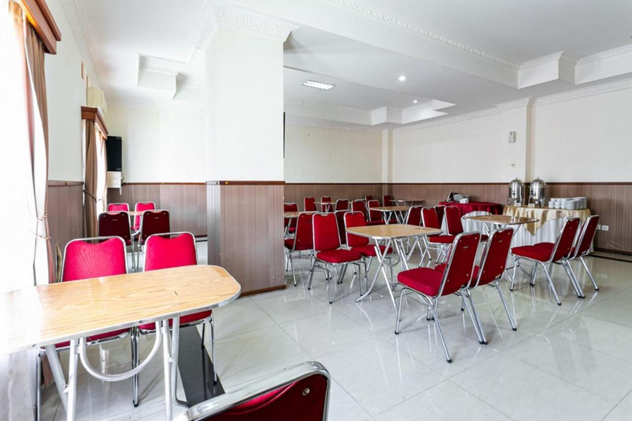 Reddoorz Plus Near Alun Alun Karanganyar Solo Zewnętrze zdjęcie