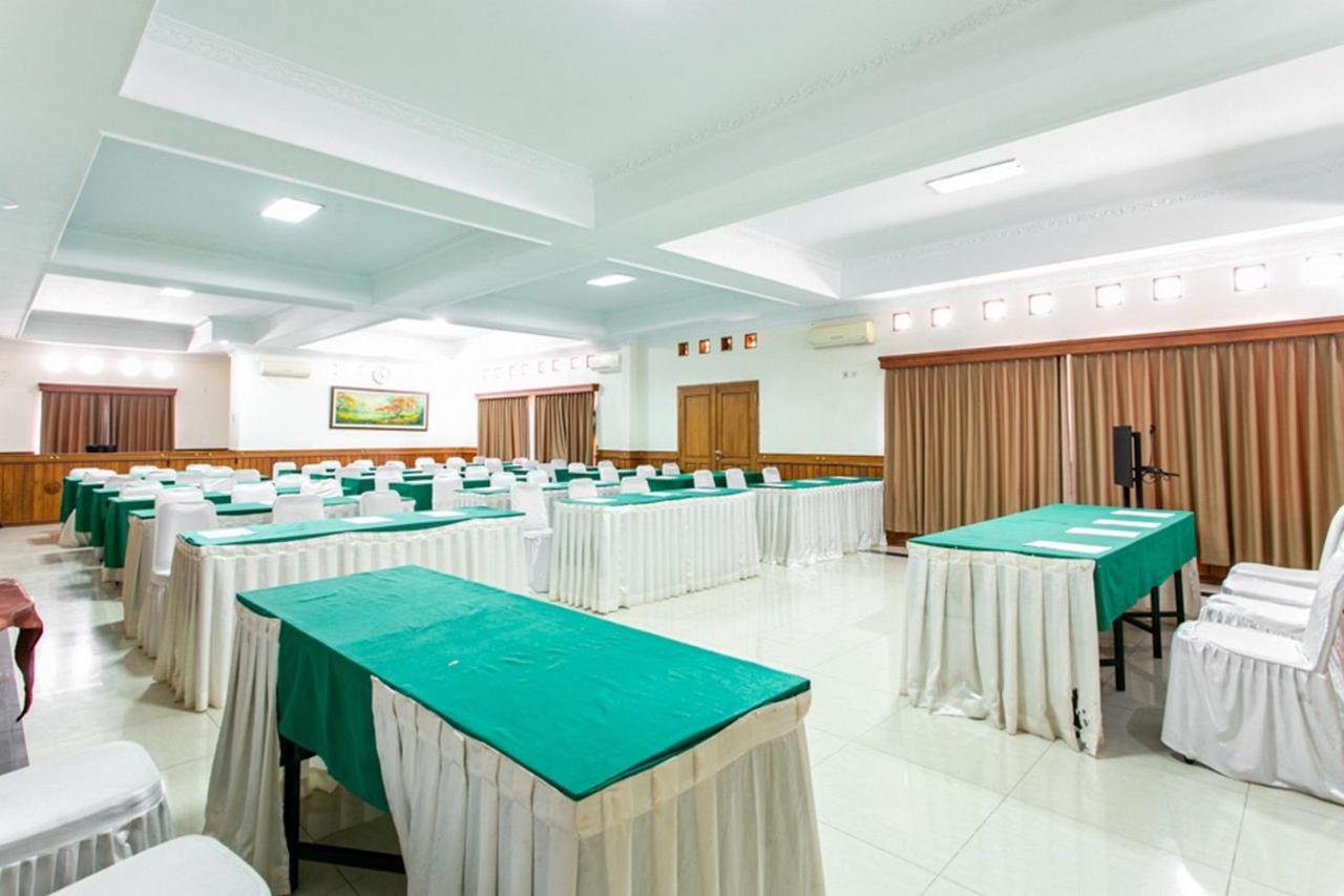 Reddoorz Plus Near Alun Alun Karanganyar Solo Zewnętrze zdjęcie
